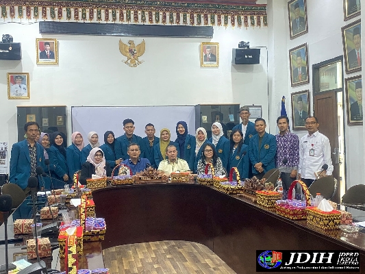 PELAJARI PROSES PENGAMBILAN KEPUTUSAN KEBIJAKAN PENDIDIKAN, MAHASISWA MAGISTER ADMINISTRASI PENDIDIKAN UNILA KUNJUNGI DPRD METRO 