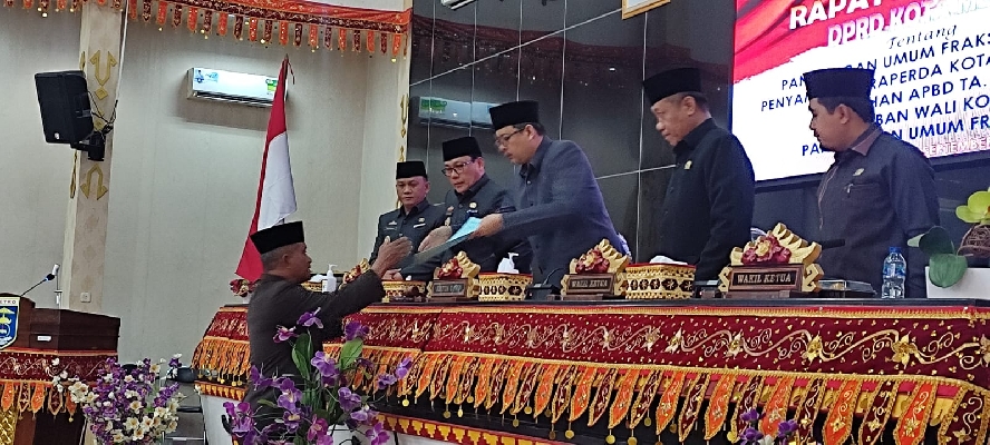 FRAKSI-FRAKSI DPRD KOTA METRO KRITISI PERUBAHAN APBD TAHUN ANGGARAN 2023