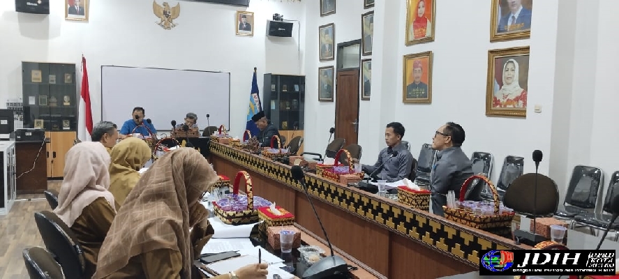 PANSUS DPRD METRO DALAMI RAPERDA PENGENDALIAN DAN PENGAWASAN MINUMAN BERALKOHOL